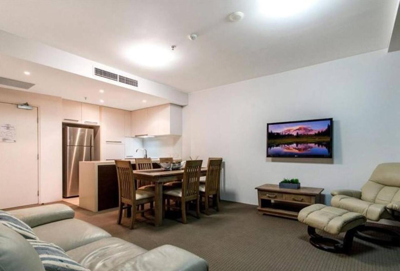 'marlin Parade' Waterfront Getaway With Rooftop Pool Apartment Cairns